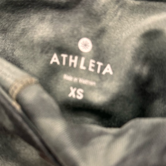 𝅺ATHLETA Chaturanga High Rise Cloud Capri Leggings - Picture 2 of 4